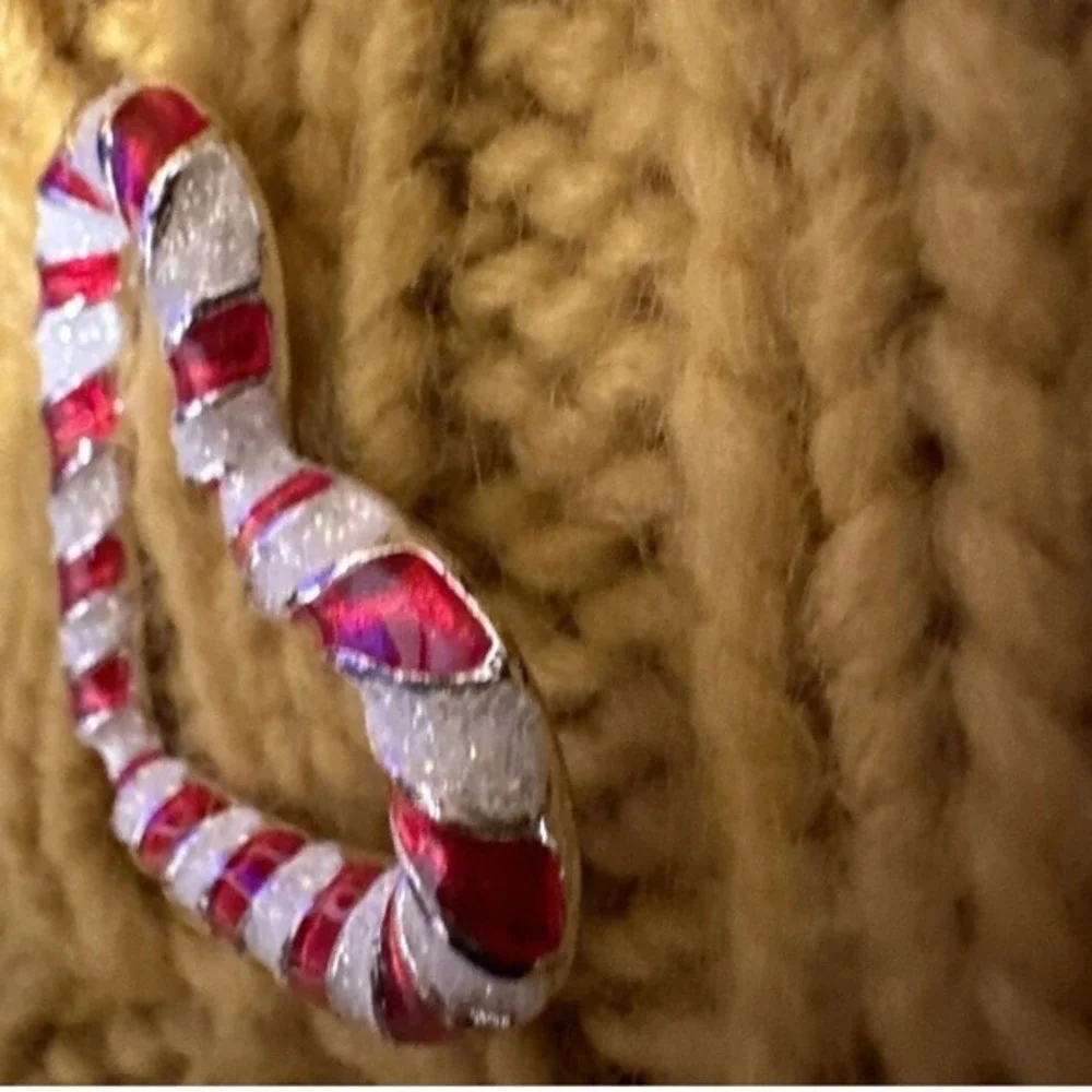 Candy Cane Heart Brooch Red White Glitter Enamel Holiday Pin‎ Silver Tone J-01